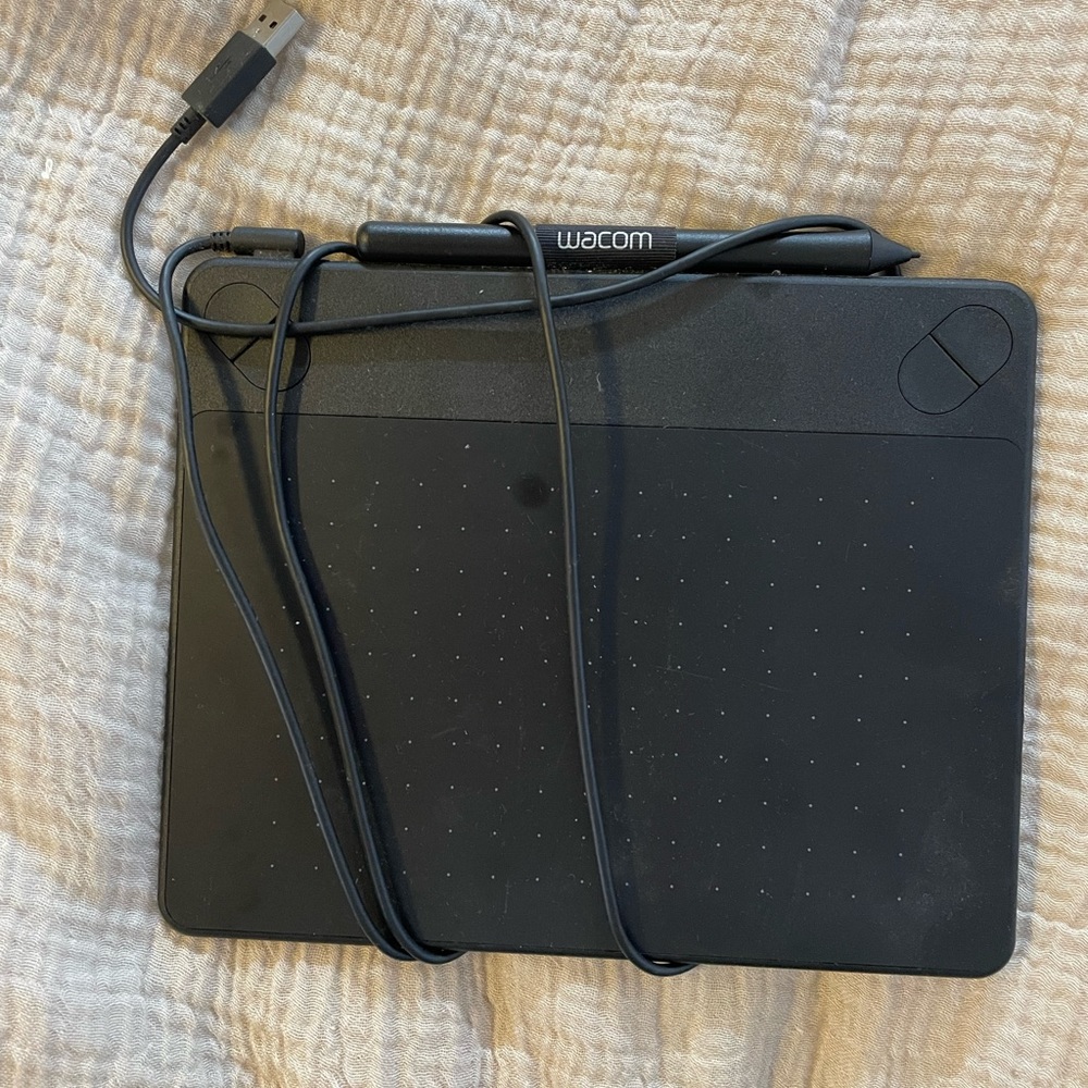 Wacom - Intuos Graphic Drawing Tablet for Mac, PC, Chromebook & Android